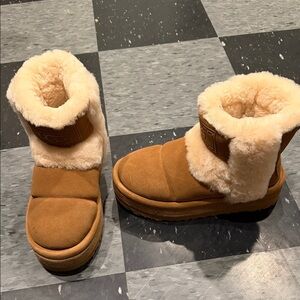 UGG CHILLAPEAK WOMENS 8